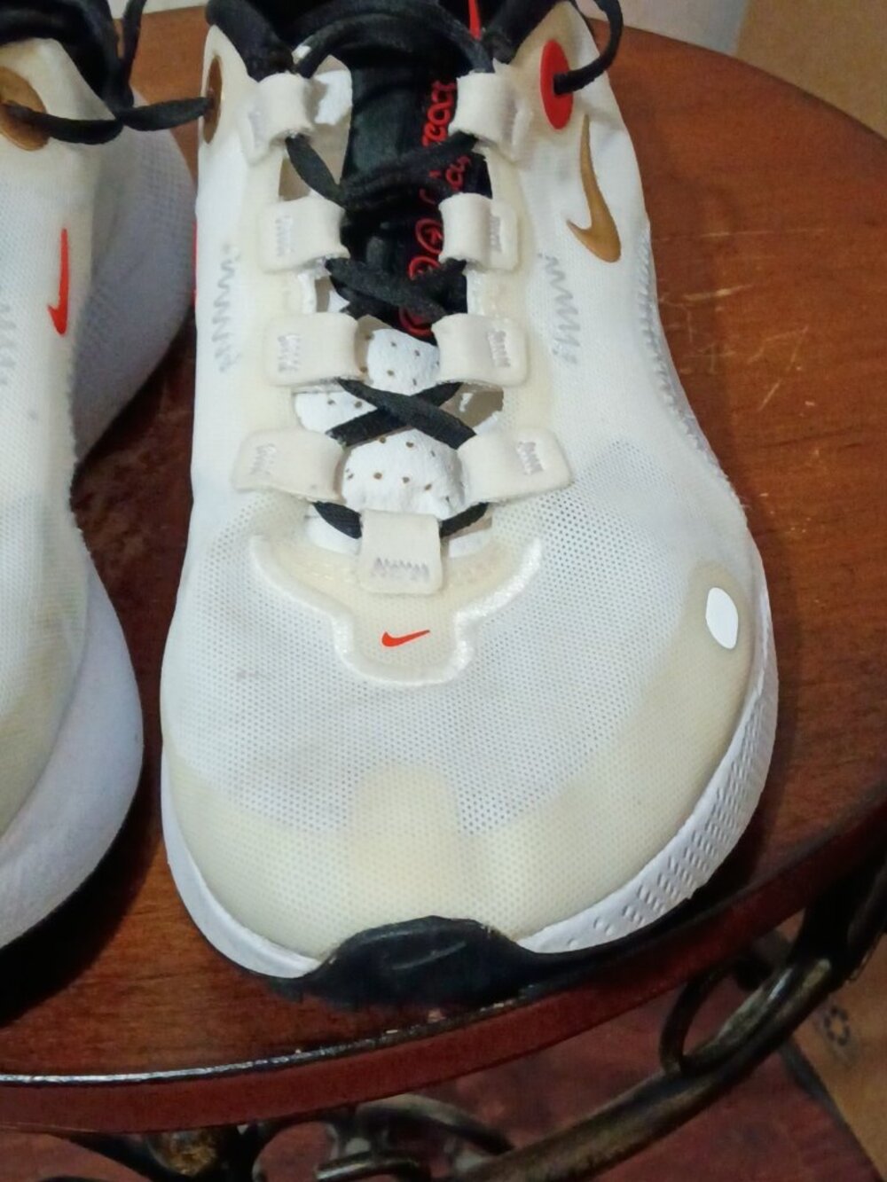 Nike React Escape Run Women's Size 8.5 White Black Gold Running Shoes CV3817-103 - Picture 8 of 13